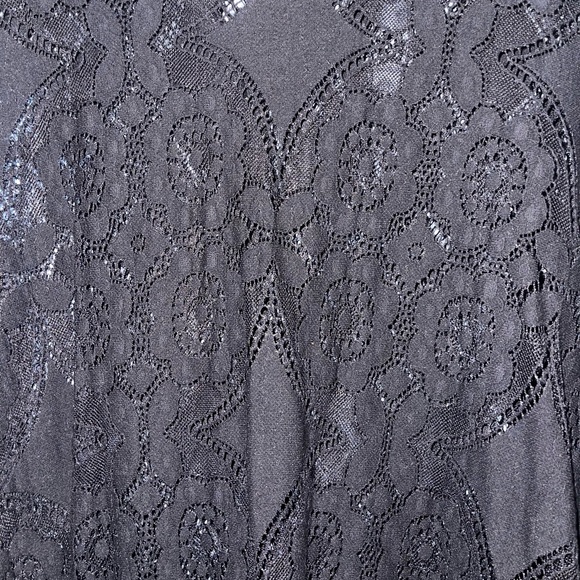 Lace top - Picture 2 of 4